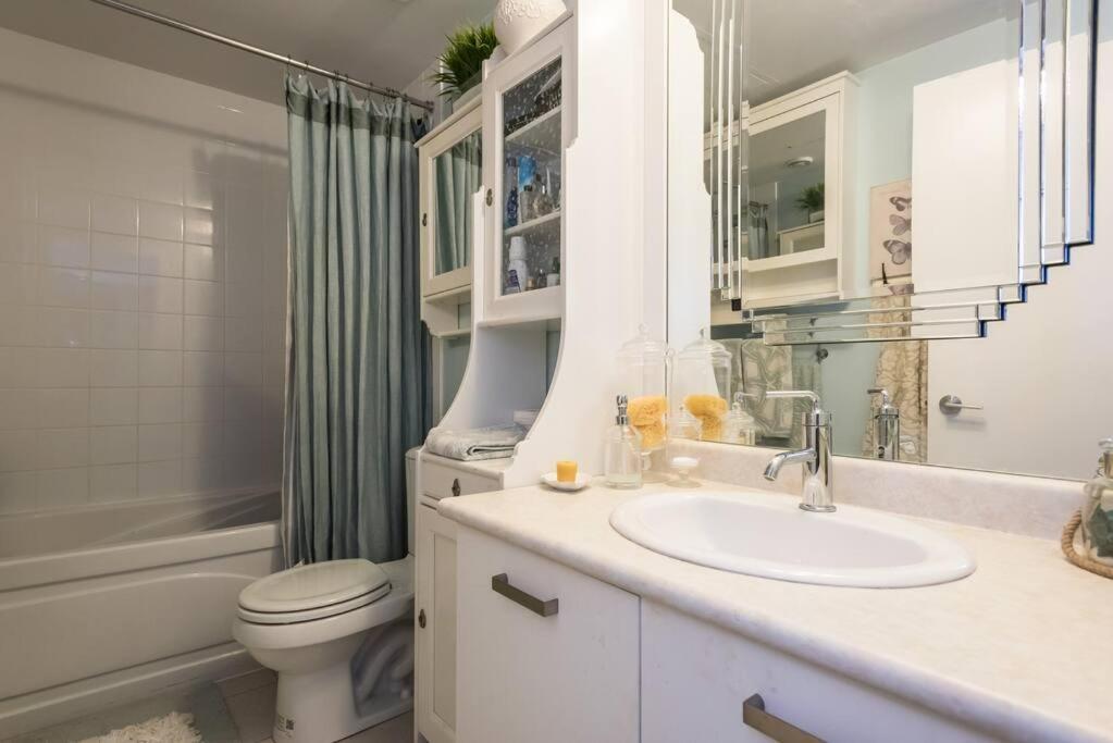 Stunning Condo With Fantastic View Of The City! Торонто Екстер'єр фото