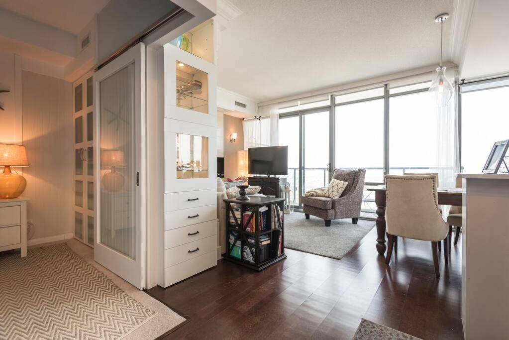 Stunning Condo With Fantastic View Of The City! Торонто Екстер'єр фото
