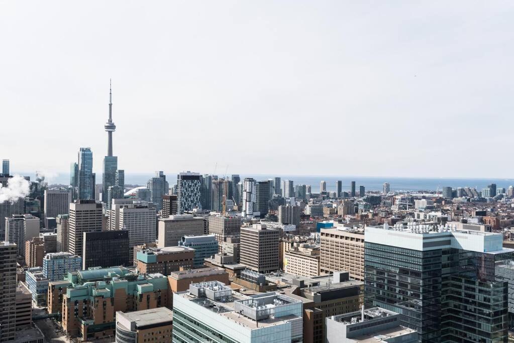 Stunning Condo With Fantastic View Of The City! Торонто Екстер'єр фото