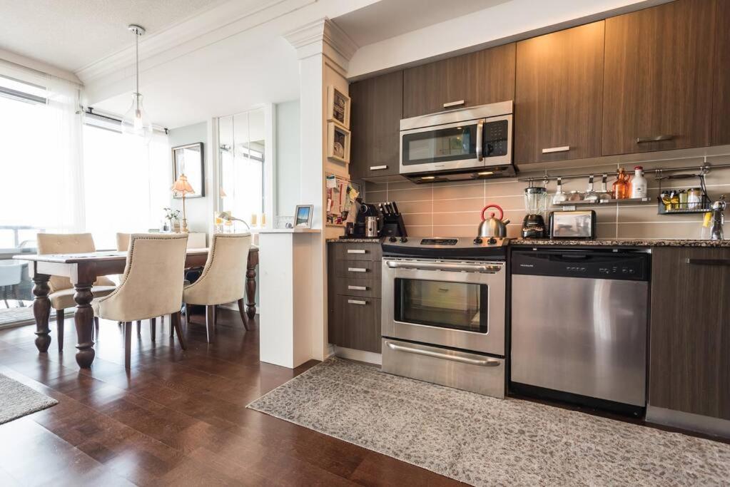 Stunning Condo With Fantastic View Of The City! Торонто Екстер'єр фото